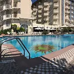 Palace 5*