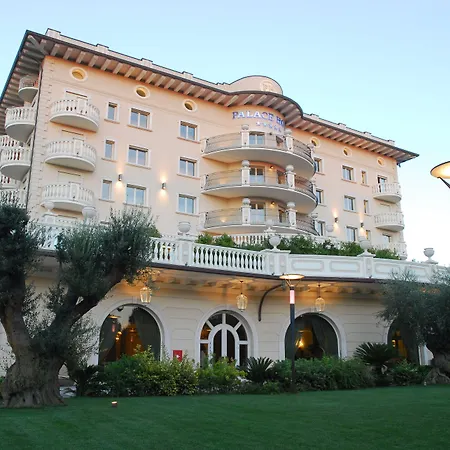 Palace 5*